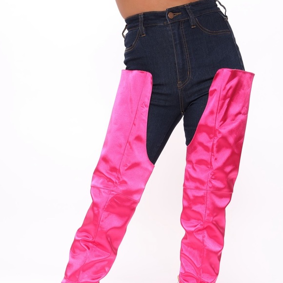 Pink butt high heel boots - Picture 5 of 6